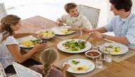صورة مقال آداب تناول الطعام