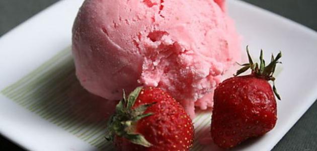 طريقة عمل آيس كريم بالفراولة صورة مقال طريقة عمل آيس كريم بالفراولة