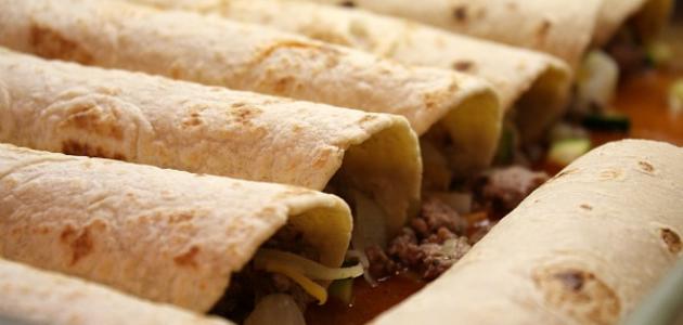 طريقة لف التورتيلا صورة مقال طريقة لف التورتيلا