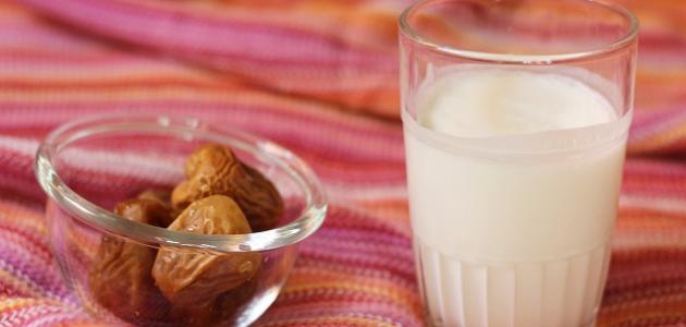 فوائد التمر مع اللبن صورة مقال فوائد التمر مع اللبن
