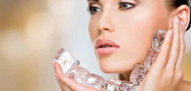 فوائد مكعبات الثلج للوجه صورة مقال فوائد مكعبات الثلج للوجه