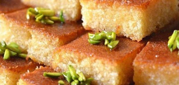 طريقة عمل بسبوسة بالقشطة وجوز الهند صورة مقال طريقة عمل بسبوسة بالقشطة وجوز الهند