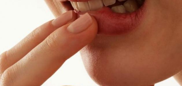 حركات لا إرادية لها معاني نفسية صورة مقال حركات لا إرادية لها معاني نفسية