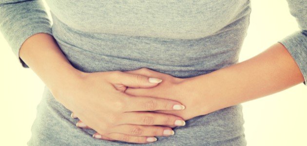 أسباب آلام السرة صورة مقال أسباب آلام السرة