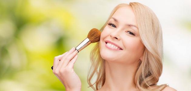 مم يصنع المكياج صورة مقال مم يصنع المكياج