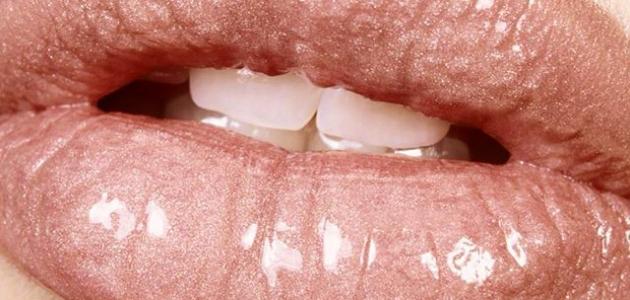 طريقة نفخ الشفاه بالخميرة صورة مقال طريقة نفخ الشفاه بالخميرة