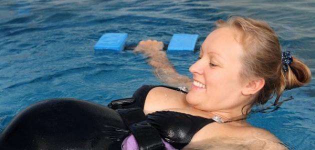 فوائد السباحة للحامل صورة مقال فوائد السباحة للحامل