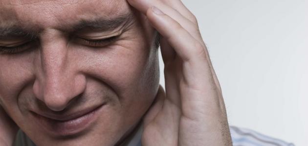 ما أسباب صداع أعلى الرأس صورة مقال ما أسباب صداع أعلى الرأس