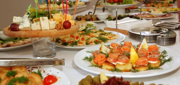 طرق تقديم الطعام للضيوف صورة مقال طرق تقديم الطعام للضيوف