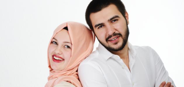 بحث عن آداب التعامل بين الزوجين صورة مقال بحث عن آداب التعامل بين الزوجين