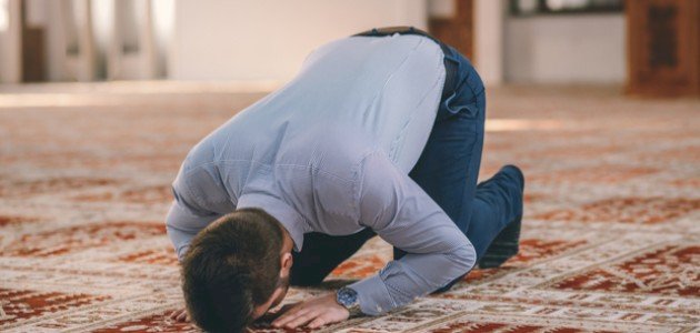 كيفية الخشوع في الصلاة صورة مقال كيفية الخشوع في الصلاة