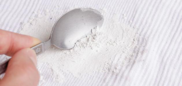 كيف تتم إزالة بقع الزيت من الملابس صورة مقال كيف تتم إزالة بقع الزيت من الملابس