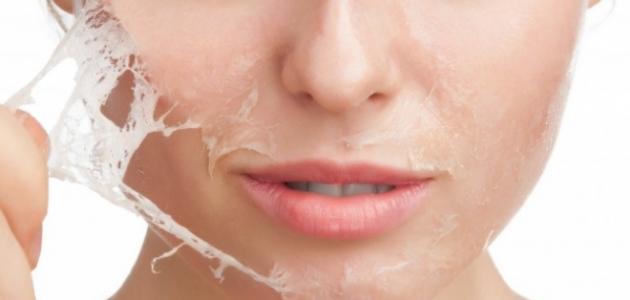 ما هو تقشير الوجه صورة مقال ما هو تقشير الوجه