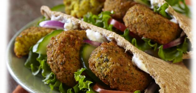 طريقة الفلافل بالفول صورة مقال طريقة الفلافل بالفول