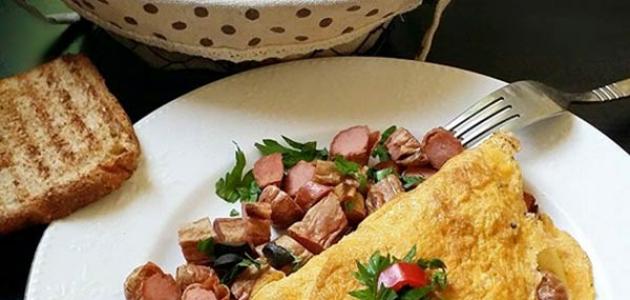 طريقة عمل بيض بالسجق صورة مقال طريقة عمل بيض بالسجق