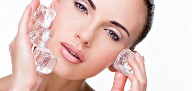 فوائد الثلج على الوجه صورة مقال فوائد الثلج على الوجه