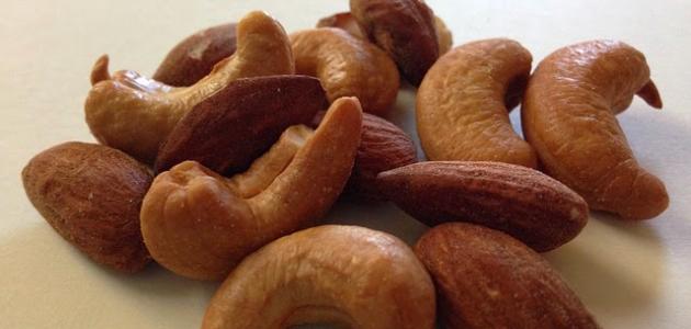 فوائد اللوز والكاجو صورة مقال فوائد اللوز والكاجو