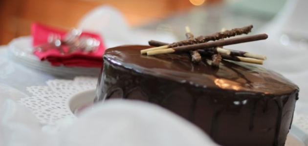 طرق تزيين كيك الشوكولاتة صورة مقال طرق تزيين كيك الشوكولاتة