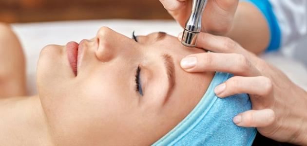 فوائد تنظيف البشرة بالليزر صورة مقال فوائد تنظيف البشرة بالليزر