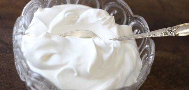 عمل الكريمة البيضاء للكيك صورة مقال عمل الكريمة البيضاء للكيك