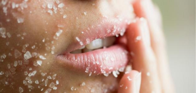 عمل تقشير للوجه في البيت صورة مقال عمل تقشير للوجه في البيت