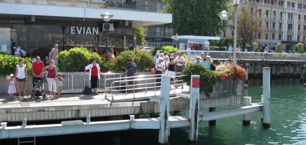 مدينة إيفيان في فرنسا صورة مقال مدينة إيفيان في فرنسا