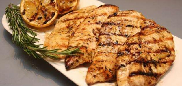 طرق تتبيل صدور الدجاج صورة مقال طرق تتبيل صدور الدجاج