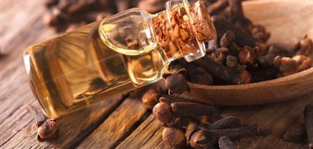 صنع زيت القرنفل في البيت صورة مقال صنع زيت القرنفل في البيت