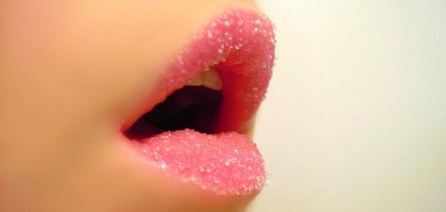 طرق تفتيح لون الشفاه صورة مقال طرق تفتيح لون الشفاه