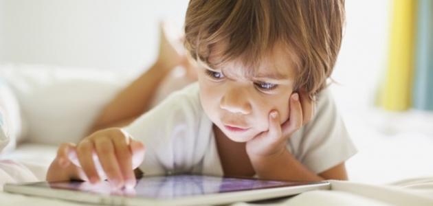 مضار الجلوس لفترات طويلة على الأجهزة الإلكترونية - فيديو صورة مقال مضار الجلوس لفترات طويلة على الأجهزة الإلكترونية - فيديو