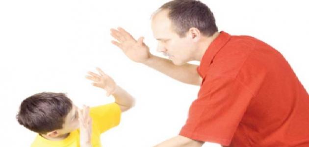 ضرب الطفل على رأسه صورة مقال ضرب الطفل على رأسه