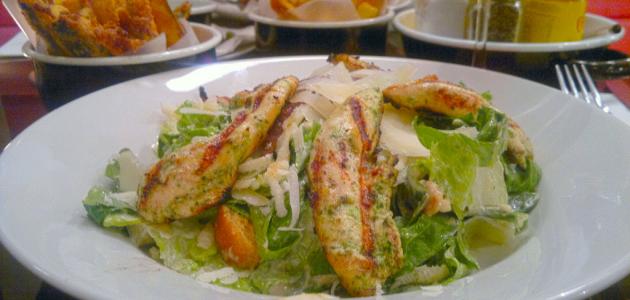 مكونات وطريقة تحضير صوص سلطة السيزر صورة مقال مكونات وطريقة تحضير صوص سلطة السيزر