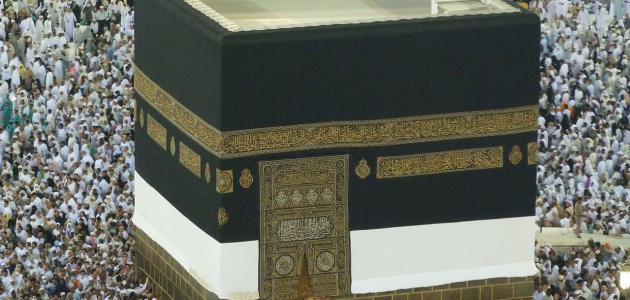 لماذا يرفع ثوب الكعبة في الحج صورة مقال لماذا يرفع ثوب الكعبة في الحج