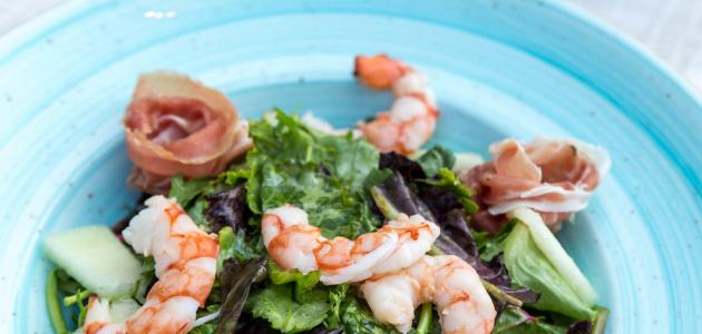 طريقة عمل سلطة المأكولات البحرية صورة مقال طريقة عمل سلطة المأكولات البحرية