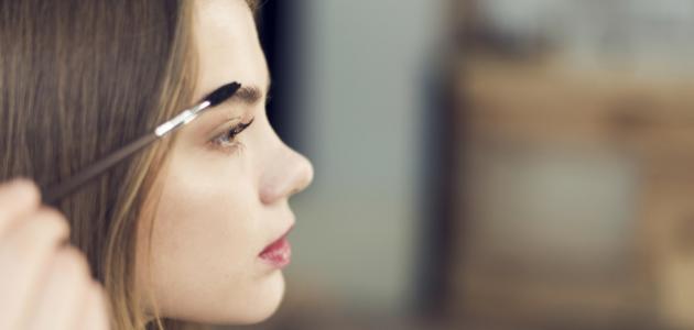 كيفية تكثيف الحواجب صورة مقال كيفية تكثيف الحواجب