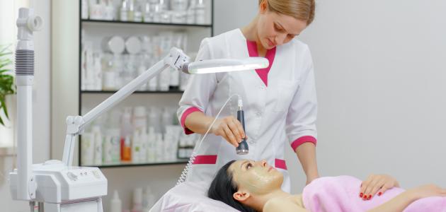 أسرع طريقة لإزالة شعر الوجه نهائياً صورة مقال أسرع طريقة لإزالة شعر الوجه نهائياً