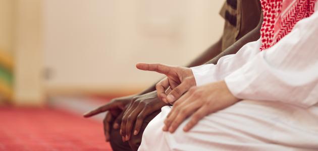 كيفية الجمع بين المغرب والعشاء صورة مقال كيفية الجمع بين المغرب والعشاء