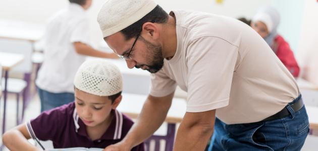 احترام المعلم واجب ديني صورة مقال احترام المعلم واجب ديني