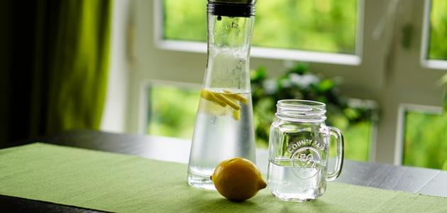 أضرار شرب الماء والليمون على الريق صورة مقال أضرار شرب الماء والليمون على الريق