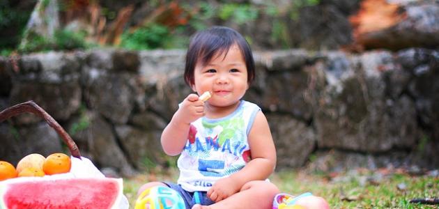 متى يجلس الطفل لوحده صورة مقال متى يجلس الطفل لوحده