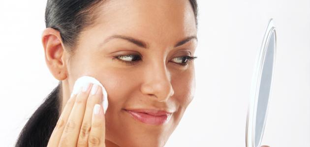 كيف أنظف بشرتي الدهنية في البيت صورة مقال كيف أنظف بشرتي الدهنية في البيت