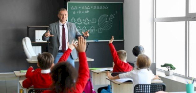 أجمل ما قيل عن المعلم في عيده صورة مقال أجمل ما قيل عن المعلم في عيده