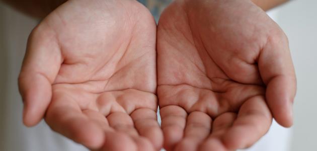 كيفية التخلص من رعشة اليدين صورة مقال كيفية التخلص من رعشة اليدين