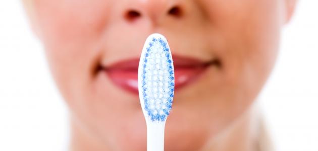 كيفية التخلص من رائحة الأسنان الكريهة صورة مقال كيفية التخلص من رائحة الأسنان الكريهة
