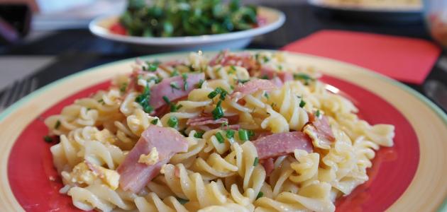 طريقة عمل معكرونة بالتونة والصوص الأبيض صورة مقال طريقة عمل معكرونة بالتونة والصوص الأبيض