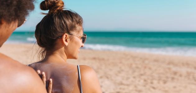 كيفية التخلص من سواد الظهر صورة مقال كيفية التخلص من سواد الظهر