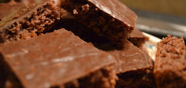 طريقة عمل كيكة الكاكاو بقطع الشوكولاتة صورة مقال طريقة عمل كيكة الكاكاو بقطع الشوكولاتة