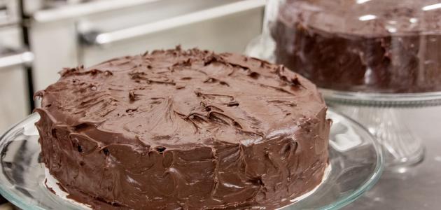 كيفية صنع كيكة الشوكولاته بسيطة صورة مقال كيفية صنع كيكة الشوكولاته بسيطة