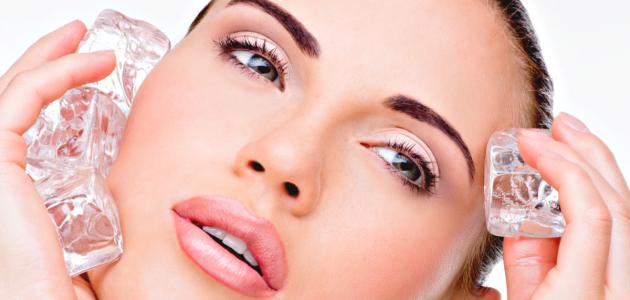 كيفية وضع الثلج على الوجه صورة مقال كيفية وضع الثلج على الوجه