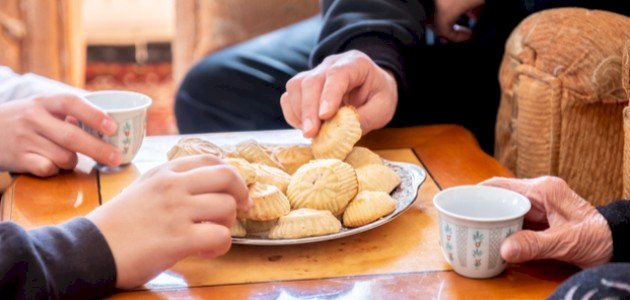 آداب الزيارة والضيافة في الإسلام صورة مقال آداب الزيارة والضيافة في الإسلام